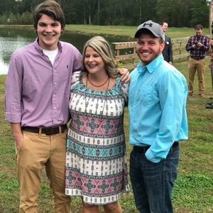 Meet your Posher, Dee dee